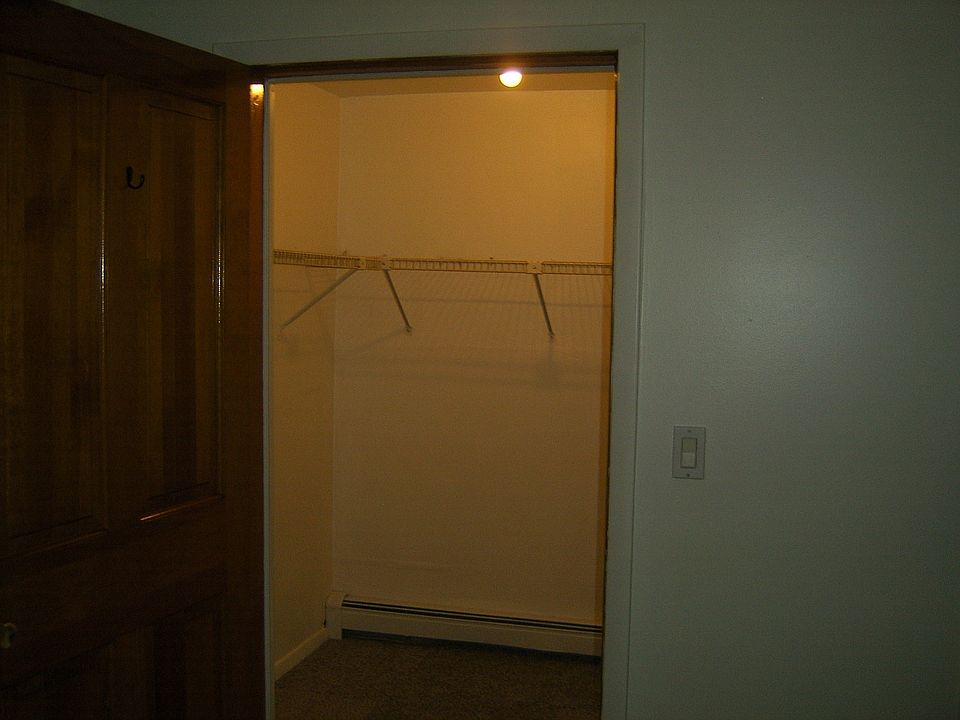 FULL WALK IN CLOSET