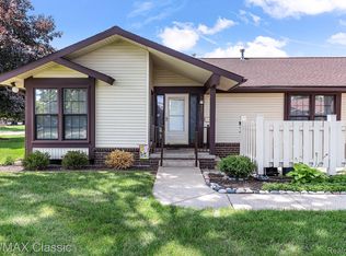 40235 Newport Dr, Plymouth, MI
