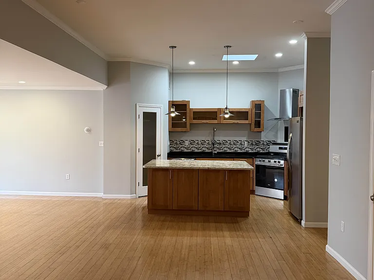 873 Farmington Ave #2 — Photo 5