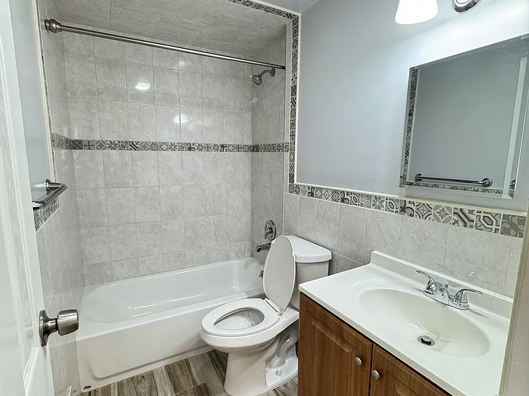 300 Jefferson Ave #1 — Photo 23