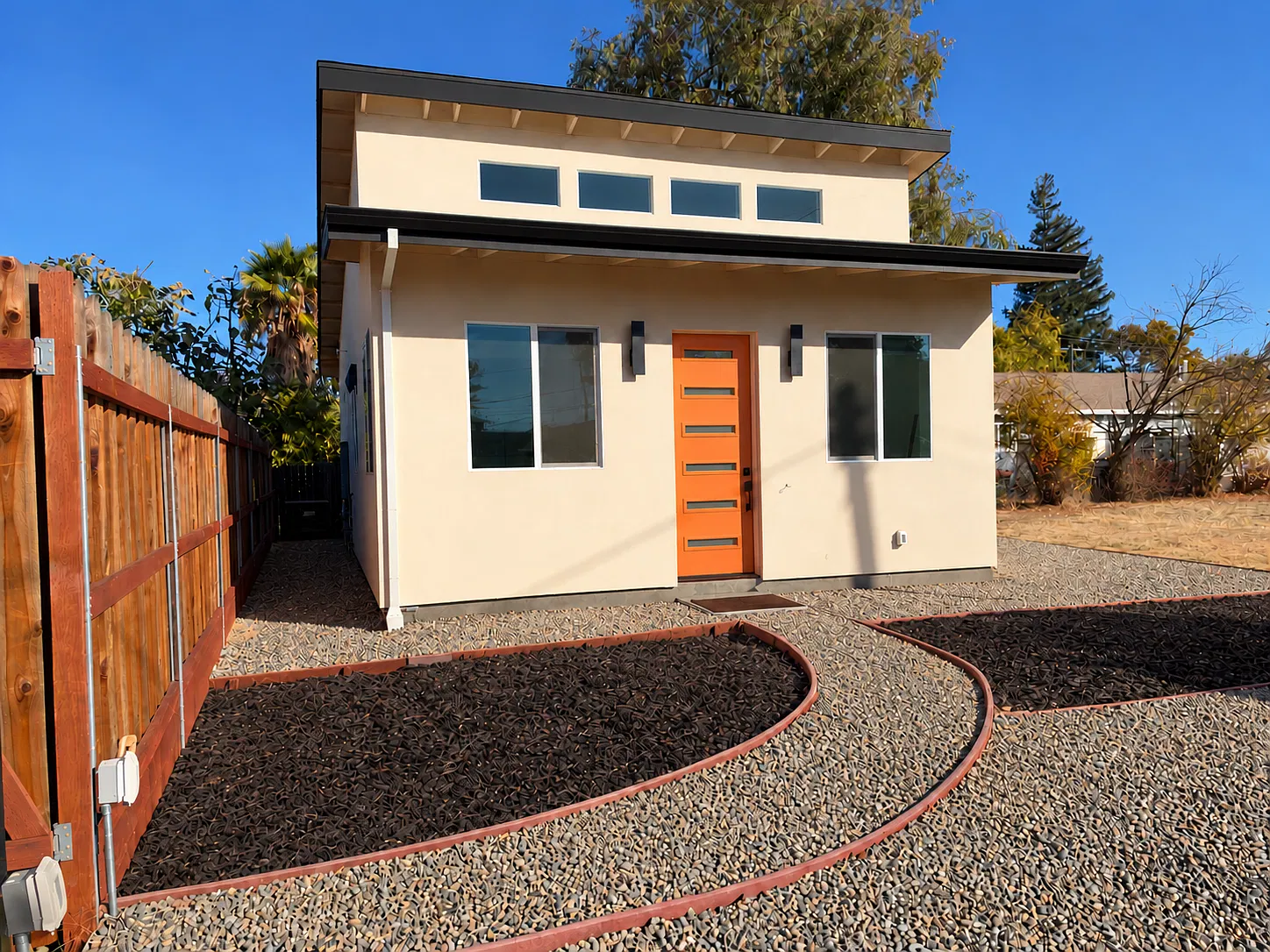 2 bed, 800 sqft, $2,300 — Photo 1