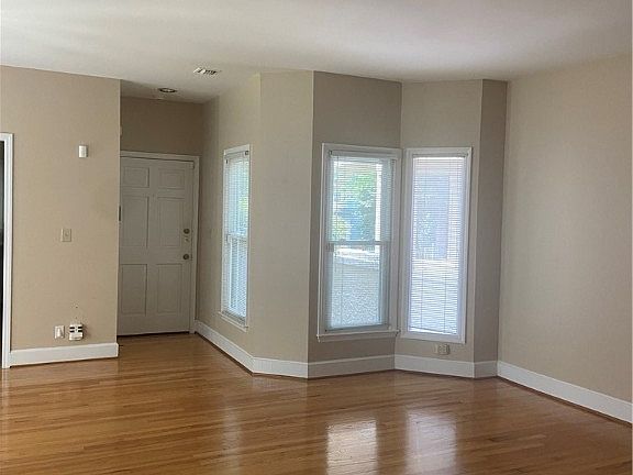 4th image of 741 Victorian Pl