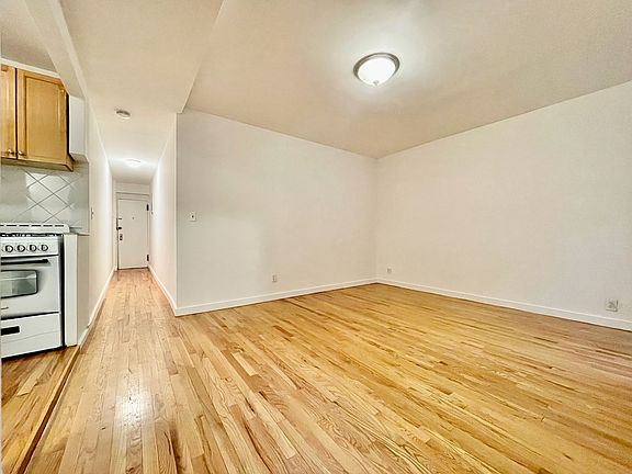 4th image of 299 E 8th St APT 3