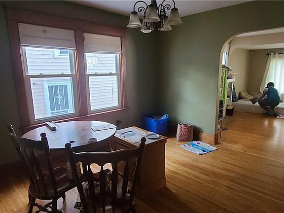5th image of 110 W Winspear Ave
