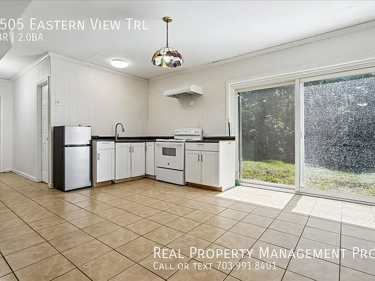 9505 Eastern View Trl — Photo 23