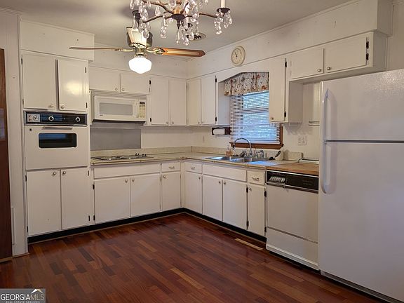 5th image of 109 7th St