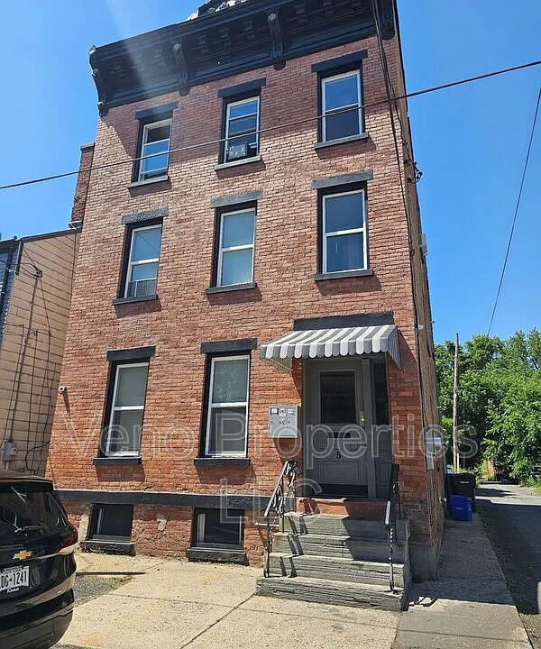 5 Marshall St #2