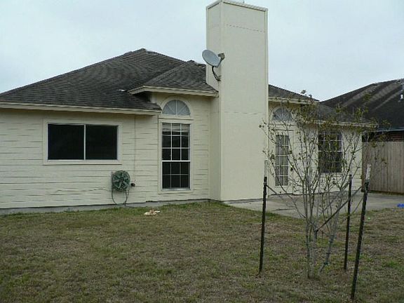 2nd image of 2833 Quebec Dr