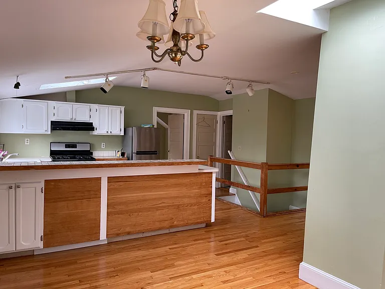 37 Young St #3 — Photo 9
