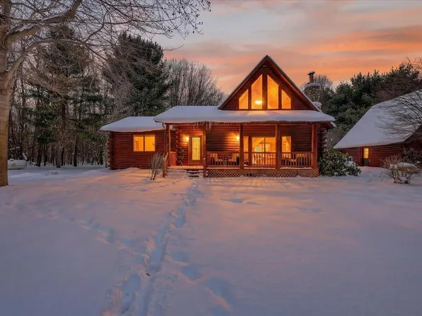 724 Spruce Hollow Dr, Middleville, MI 49333