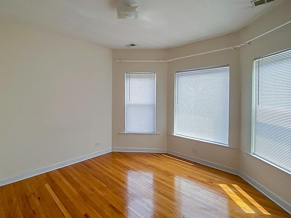 1st image of 857 W Cornelia Ave APT 3N