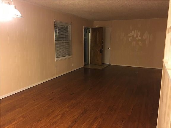 2nd image of 3900 W Spurgeon St