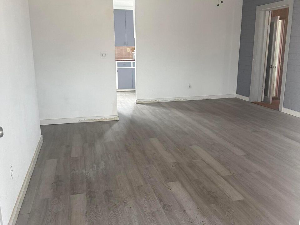 1st image of 204 N East St