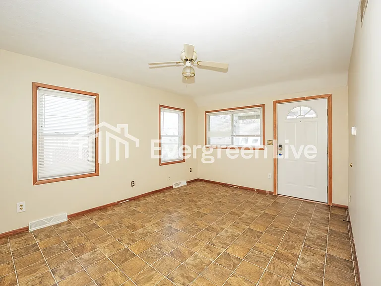 2540 E 38th St — Photo 2