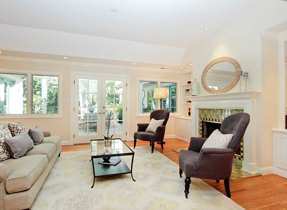 3rd image of 818 Seale Ave