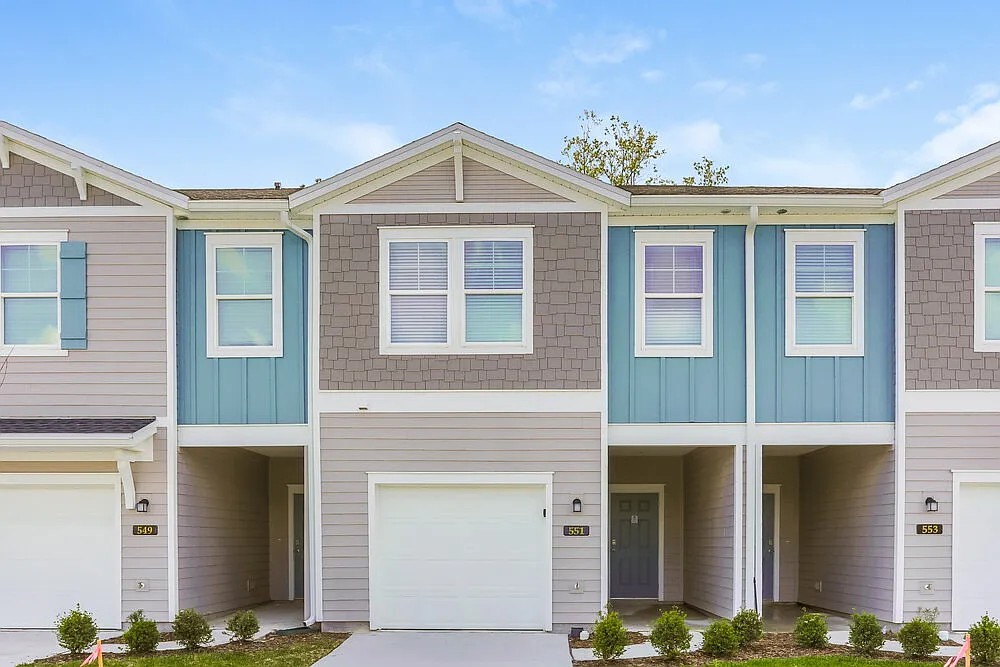 3 bed, 2.5 bath, 1707 sqft, $1,700 — Photo 1