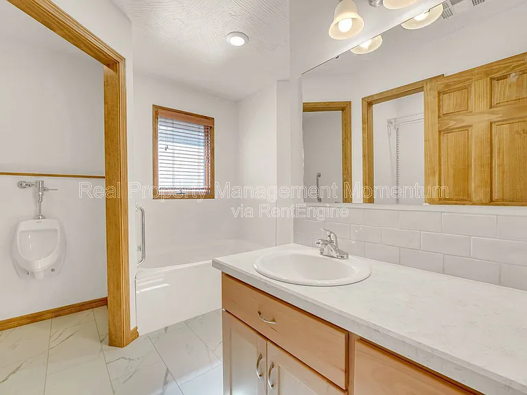 1868 S White Oak Ave — Photo 19