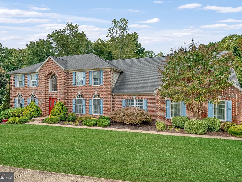 1st image of 804 Sidehill Dr