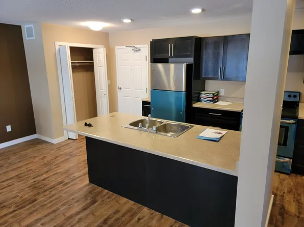 1601 8th Ave, Cold Lake, AB T9M 0J9