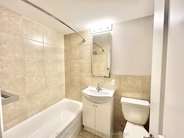 100 25th St #14 — Photo 6