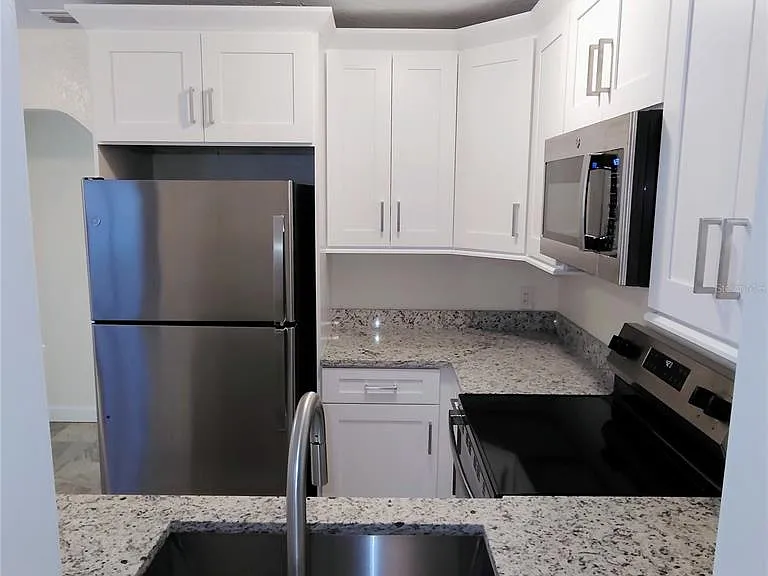 2230 Grove St S — Photo 15