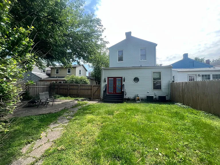 1327 E Washington St — Photo 49