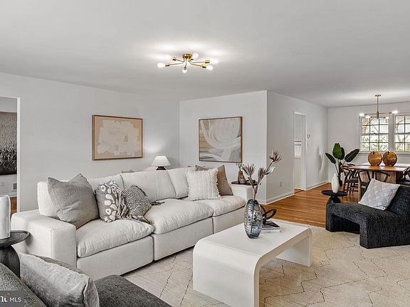 2nd image of 2529 Raven Rd