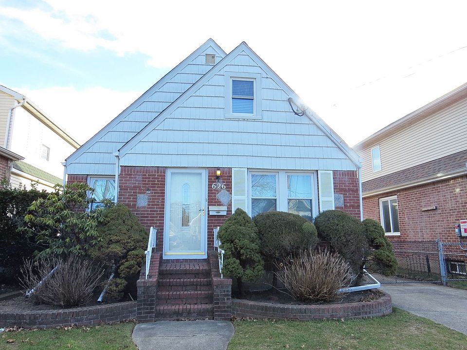 1st image of 626 S 12th St