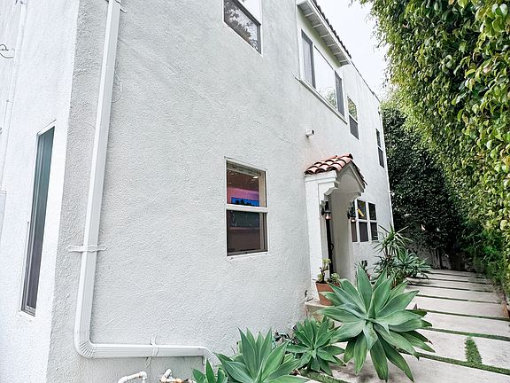 3rd image of 7614 Willoughby Ave
