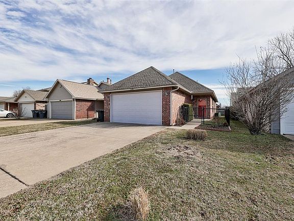 3rd image of 2306 Cedar Brook Dr