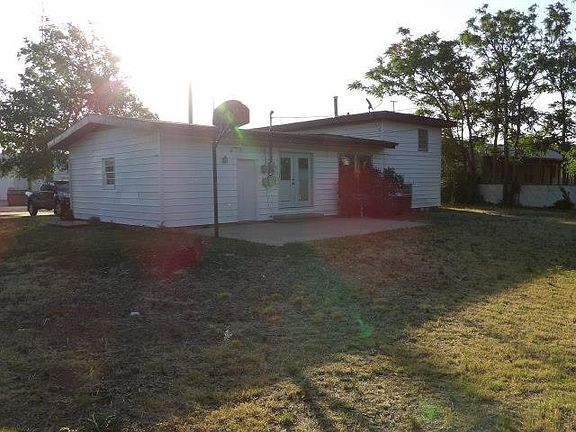3rd image of 1334 Carpenter Dr