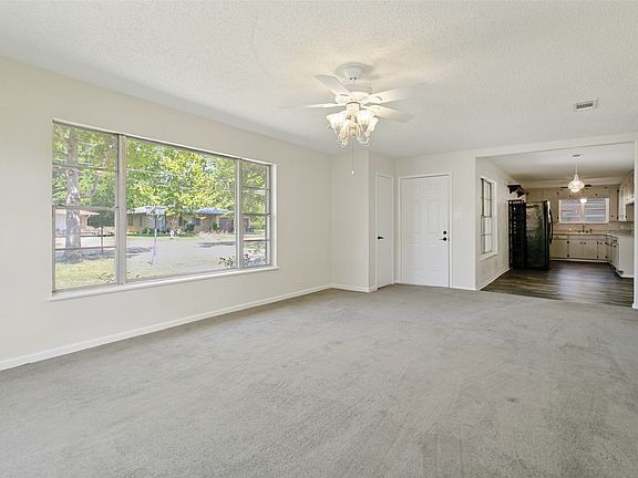 3rd image of 1021 Usher St
