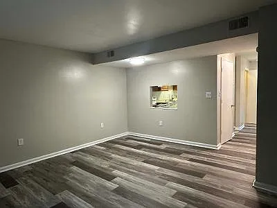 6125 Darby Cir #7 — Photo 3