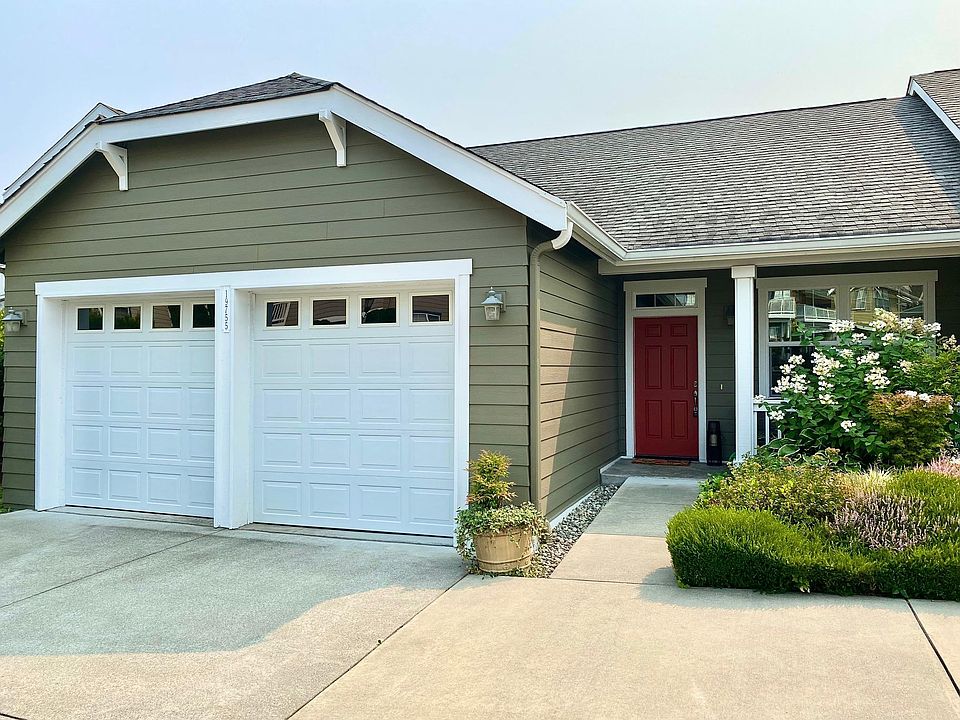 Entrance w/porch
