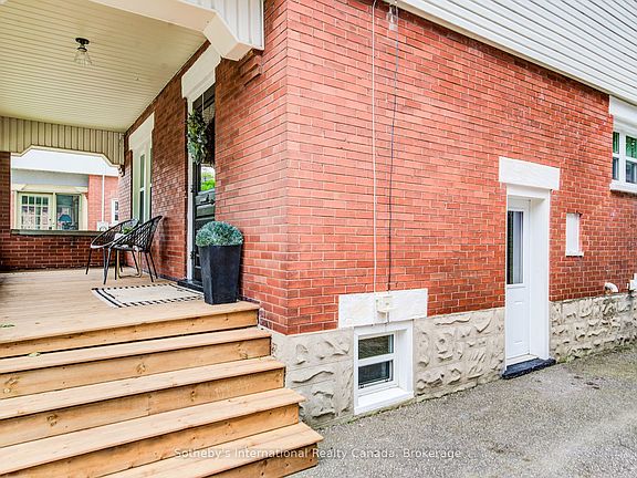 3rd image of 151 Esson St