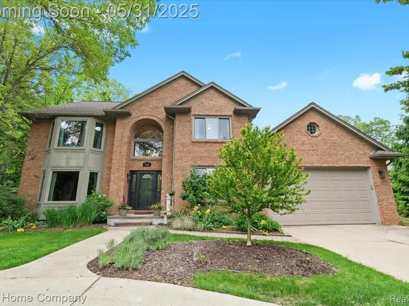 5182 Shady Creek Dr, Troy, MI 48085