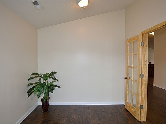 5th image of 122 Alderwood Dr
