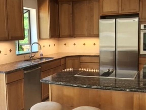 Bar for four, bar stools are included. Stainless appliances with ice make in refrigerator