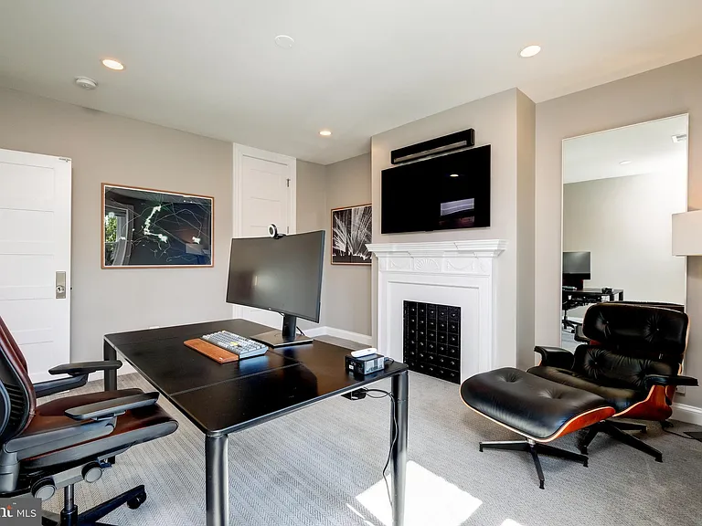 2121 R St NW — Photo 32