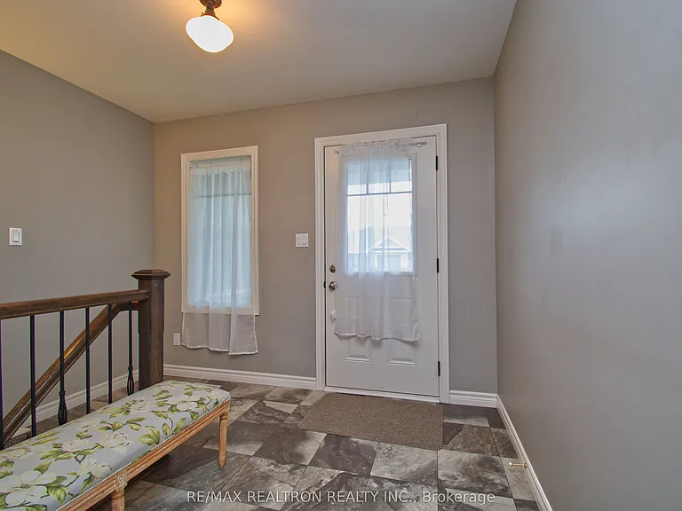 35 Cobblestone St — Photo 6