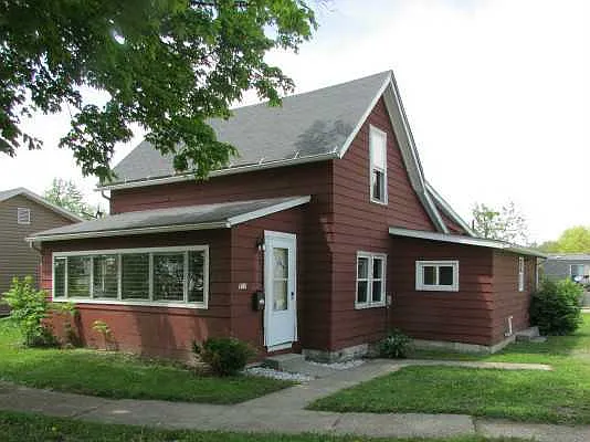 517 Center Ave photo 1