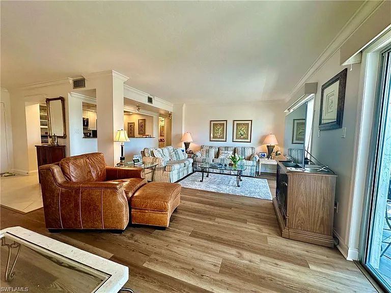 555 Park Shore Dr #B-403 — Photo 3