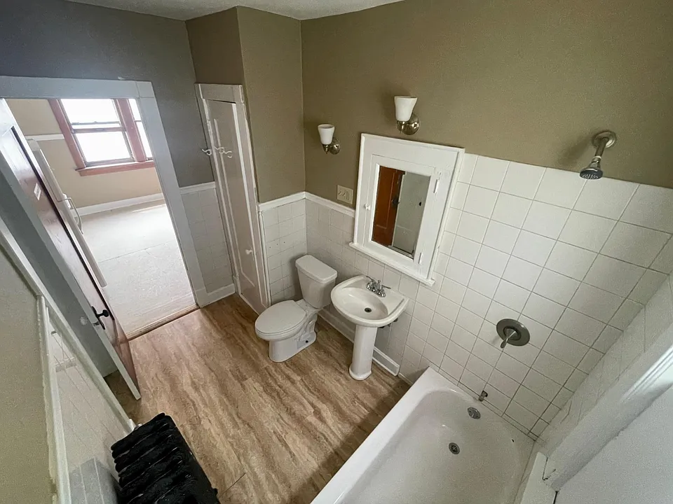 Bathroom, another angle.