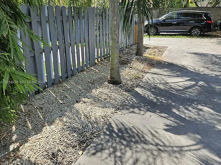 1033 N Andrews Ave — Photo 7