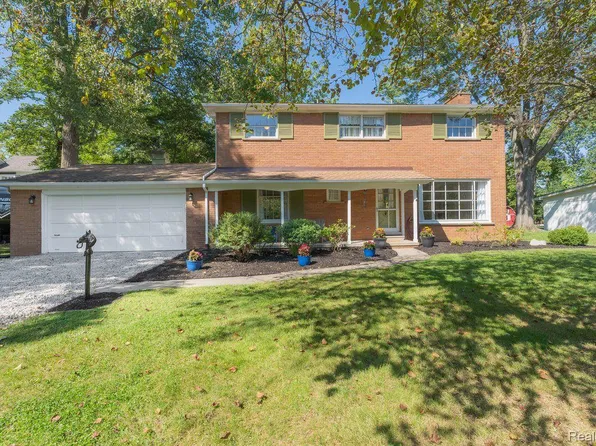 20940 Thorofare Rd, Grosse Ile, MI 48138