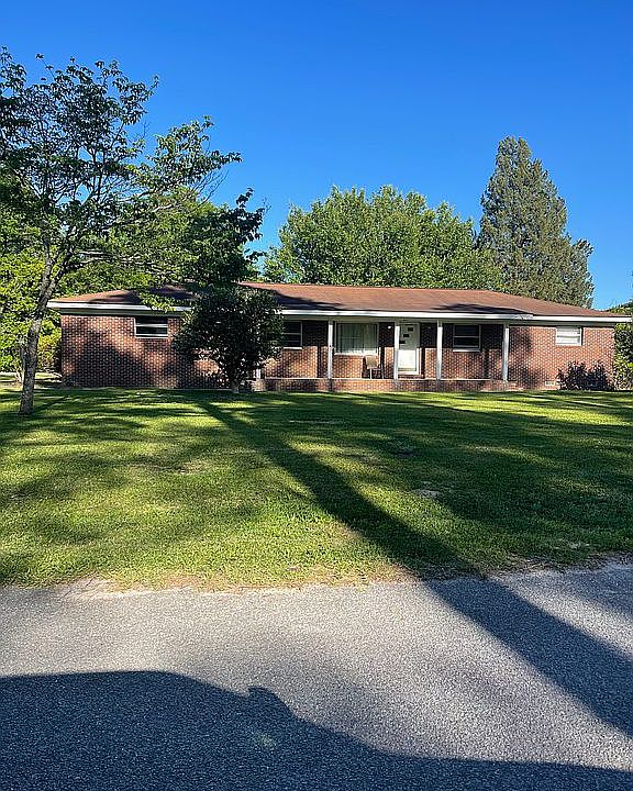 1st image of 225 Dogwood Dr