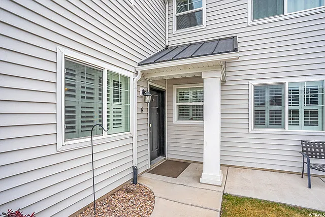 3 bed, 1.5 bath, 1900 sqft, $2,000 — Photo 3