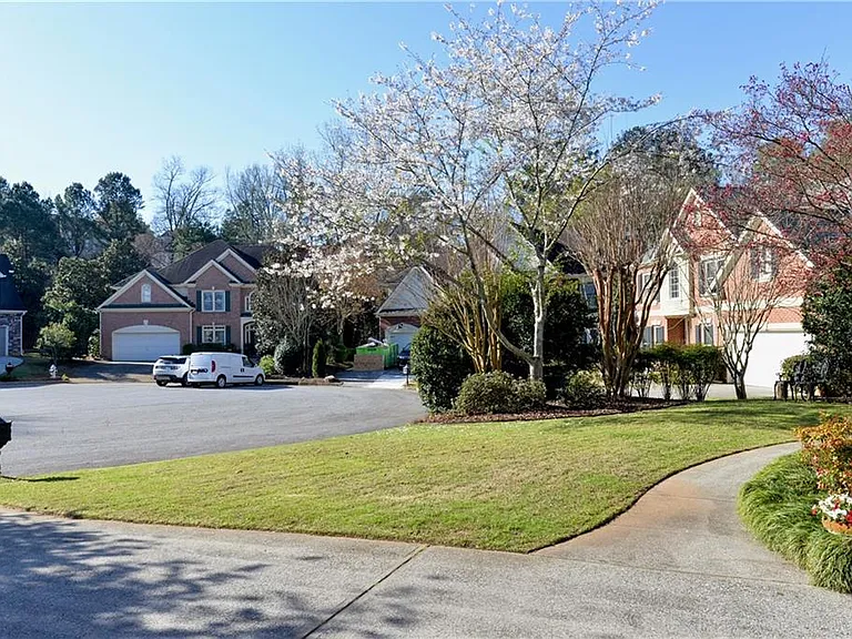 265 Windsor Gate Cv — Photo 3