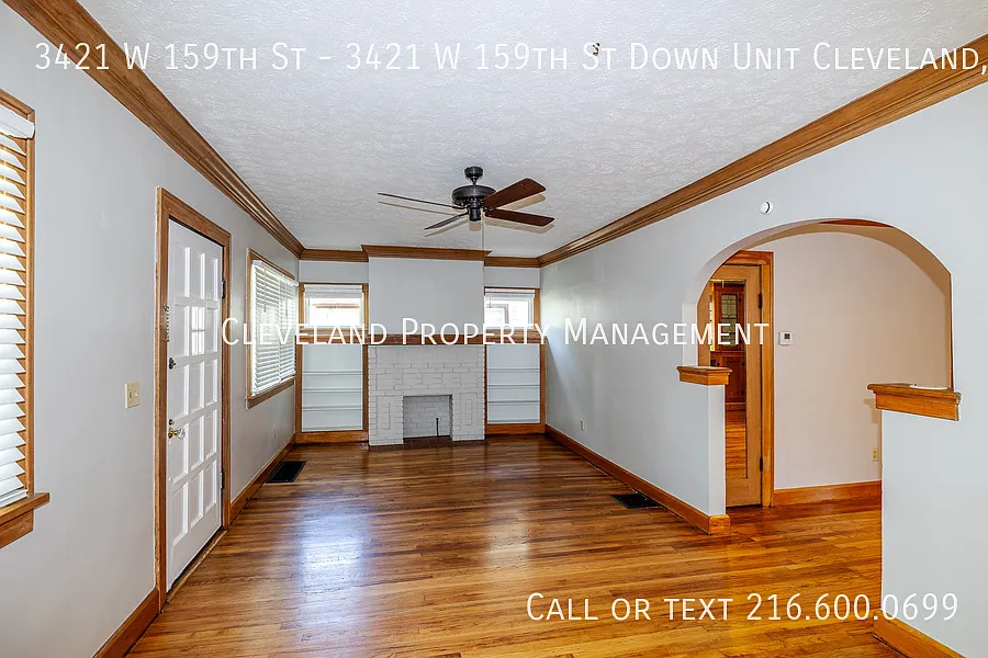 Charming 2 Bedroom Down Unit — Photo 4