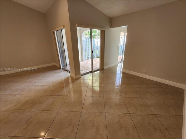 1562 Springside Dr #1562
